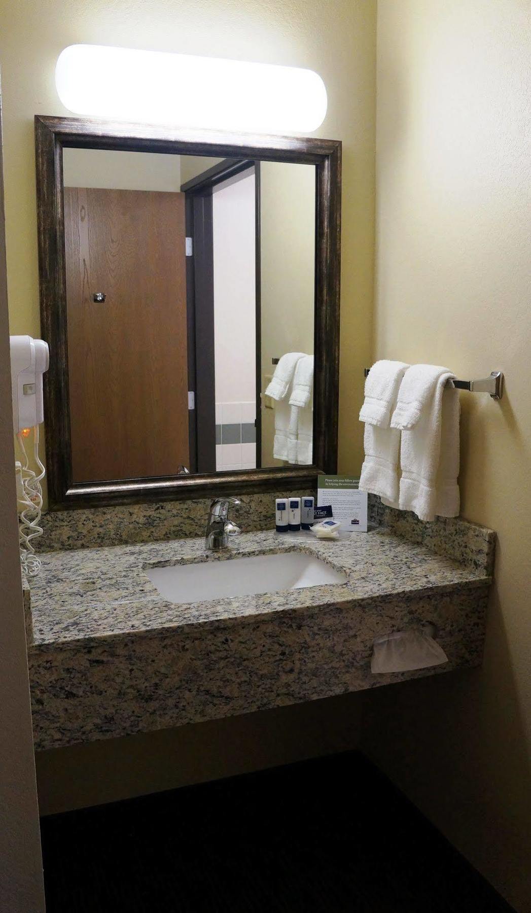 Americinn By Wyndham Baldwin Zewnętrze zdjęcie